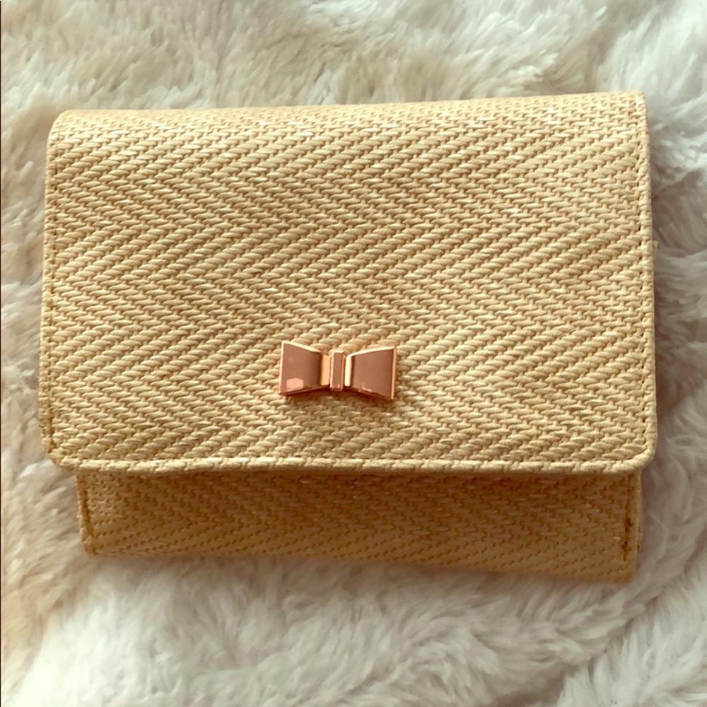 Cute wallet💥NWOT